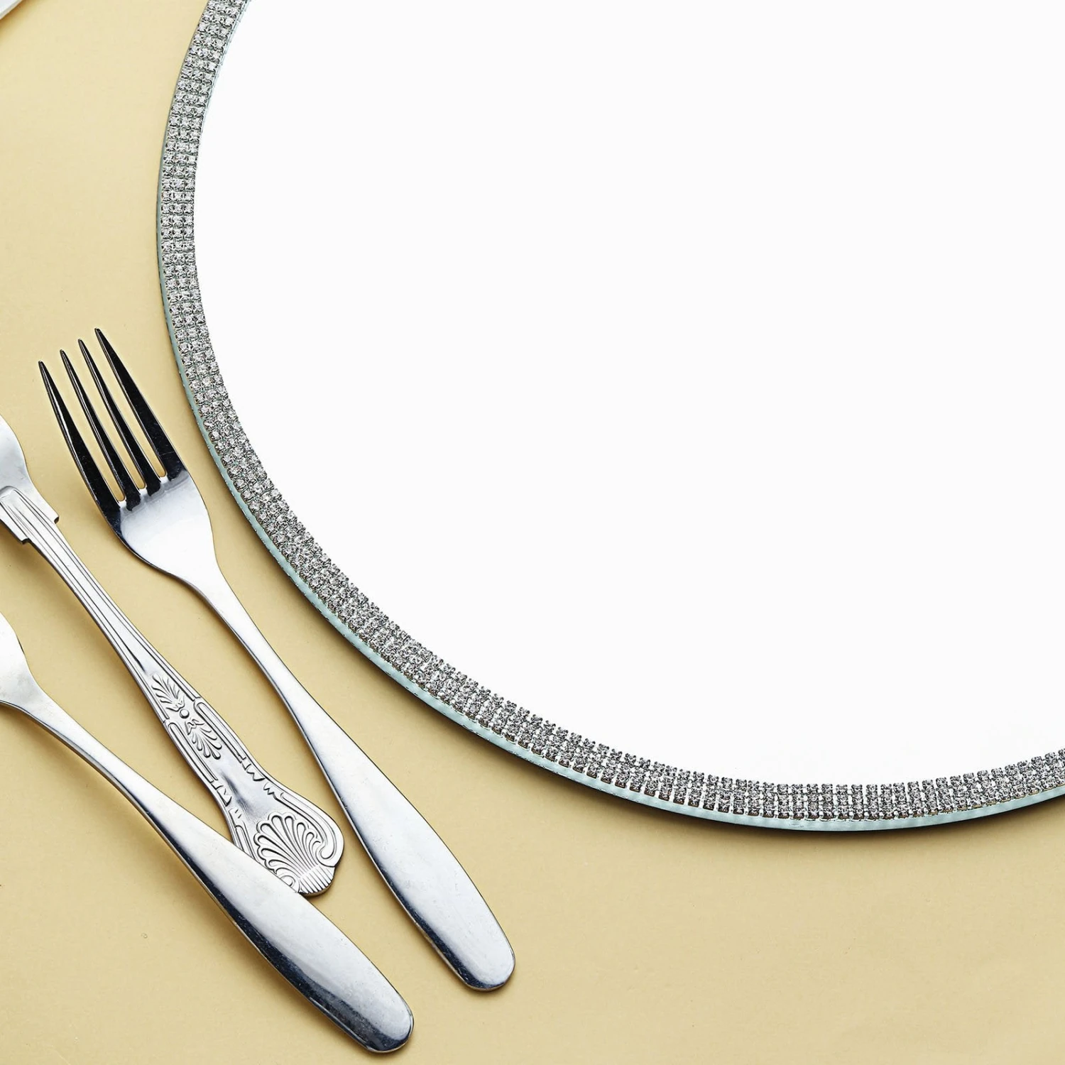 2 Pack Mirror Glass Charger Plates With Rhinestone Rim 13" Round 4 2 Pack Mirror Glass Charger Plates With Rhinestone Rim 13" Round - Image 4