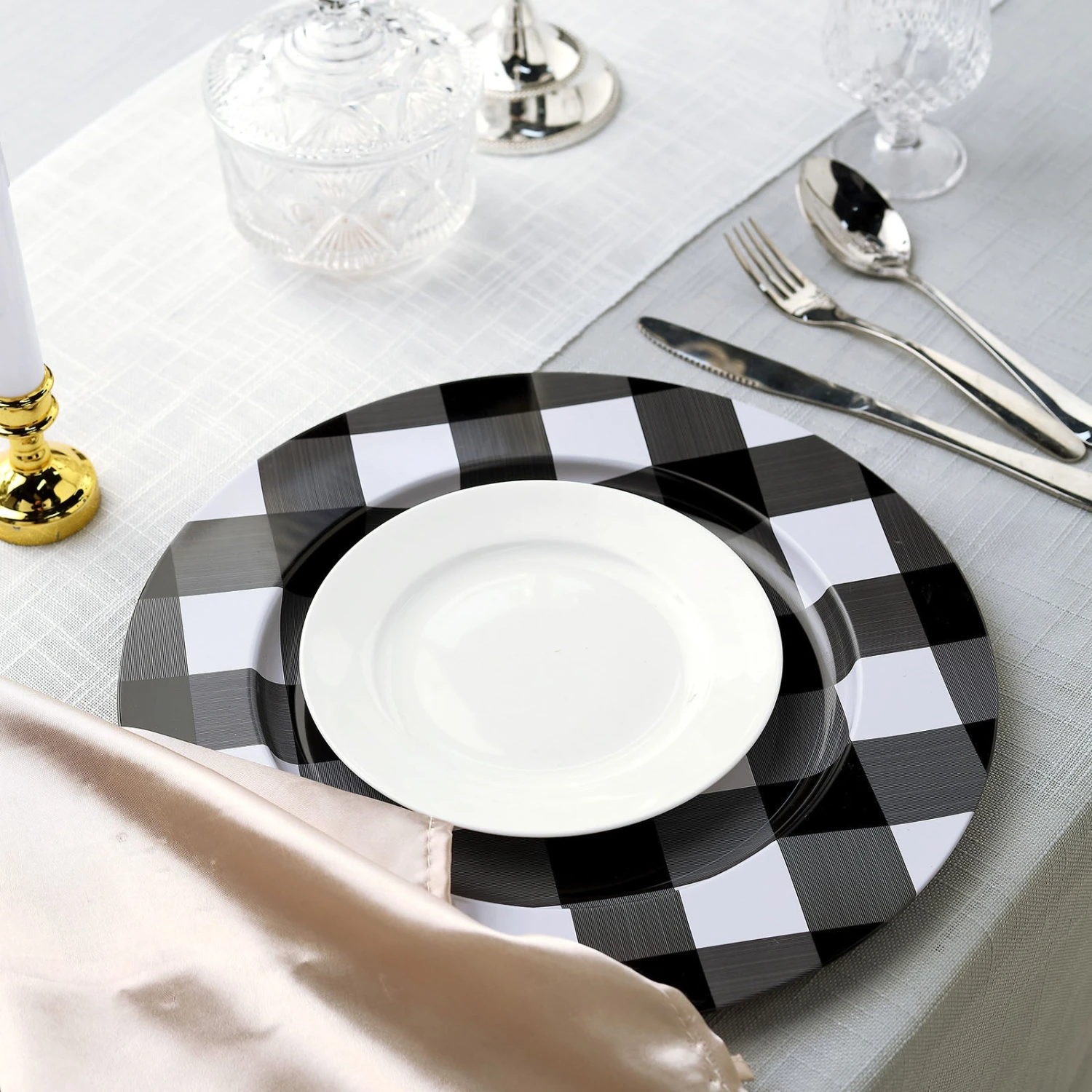 4 Pack Buffalo Plaid Metal Charger Plates, Checkered Picnic Dinner Charger Plates 13" 4 4 Pack Buffalo Plaid Metal Charger Plates, Checkered Picnic Dinner Charger Plates 13" - Image 4