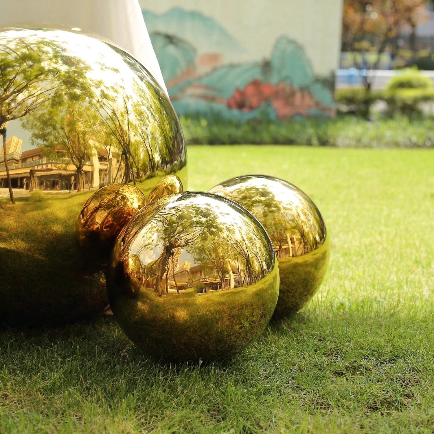 Gold Stainless Steel Gazing Globe Mirror Ball, Reflective Shiny Hollow Garden Spheres 7 Gold Stainless Steel Gazing Globe Mirror Ball, Reflective Shiny Hollow Garden Spheres - Image 7