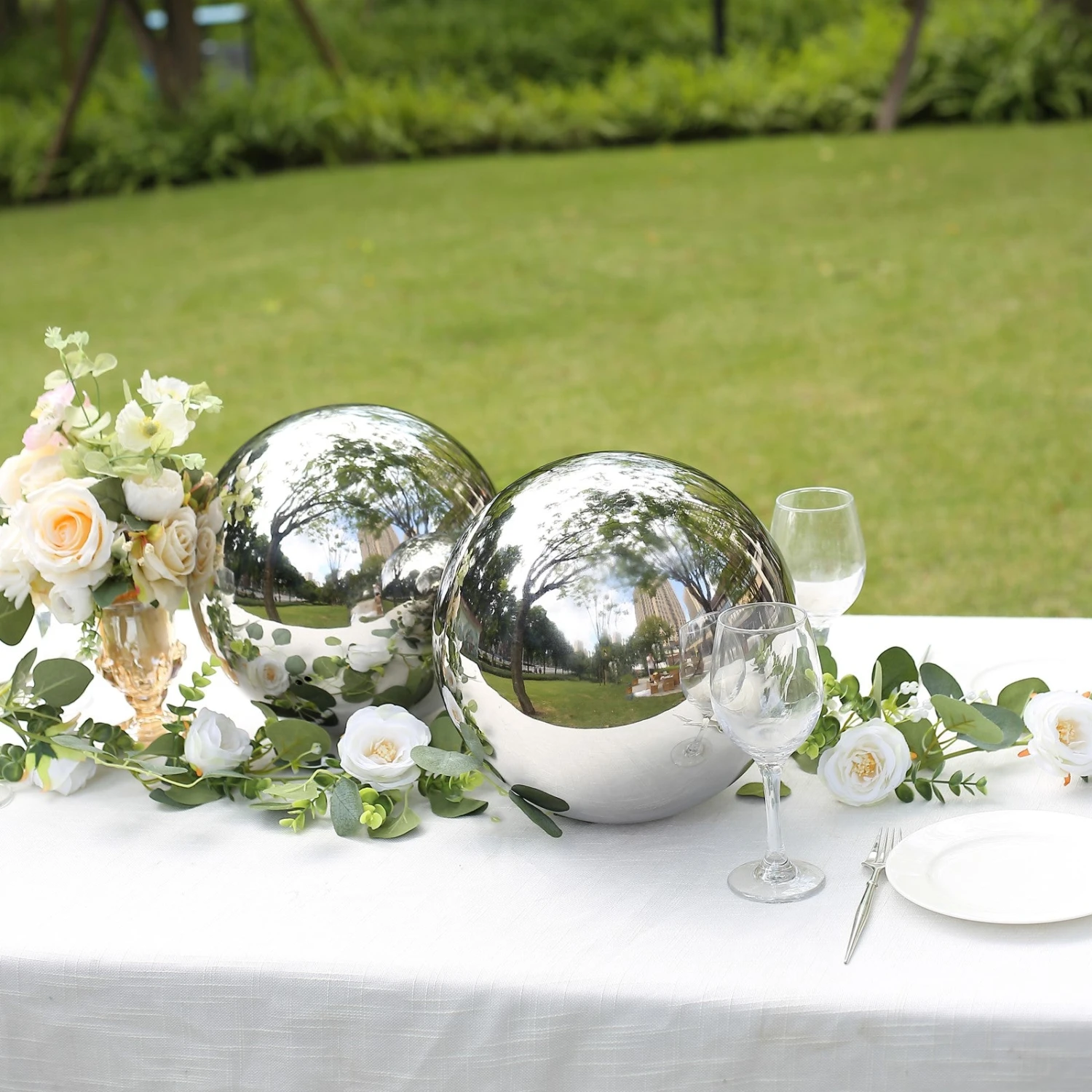 Silver Stainless Steel Gazing Globe Mirror Ball, Reflective Shiny Hollow Garden Spheres 1 Silver Stainless Steel Gazing Globe Mirror Ball, Reflective Shiny Hollow Garden Spheres